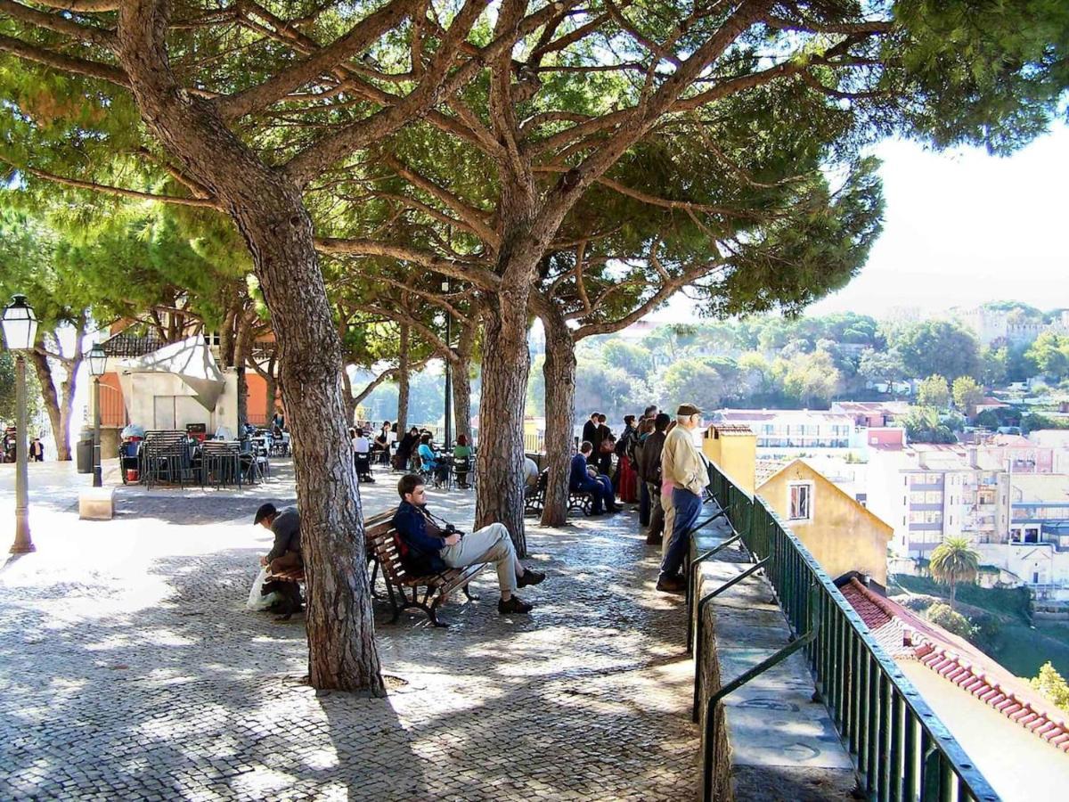 Comfortable With Balcony And Sea View In 50 M² Lejlighed