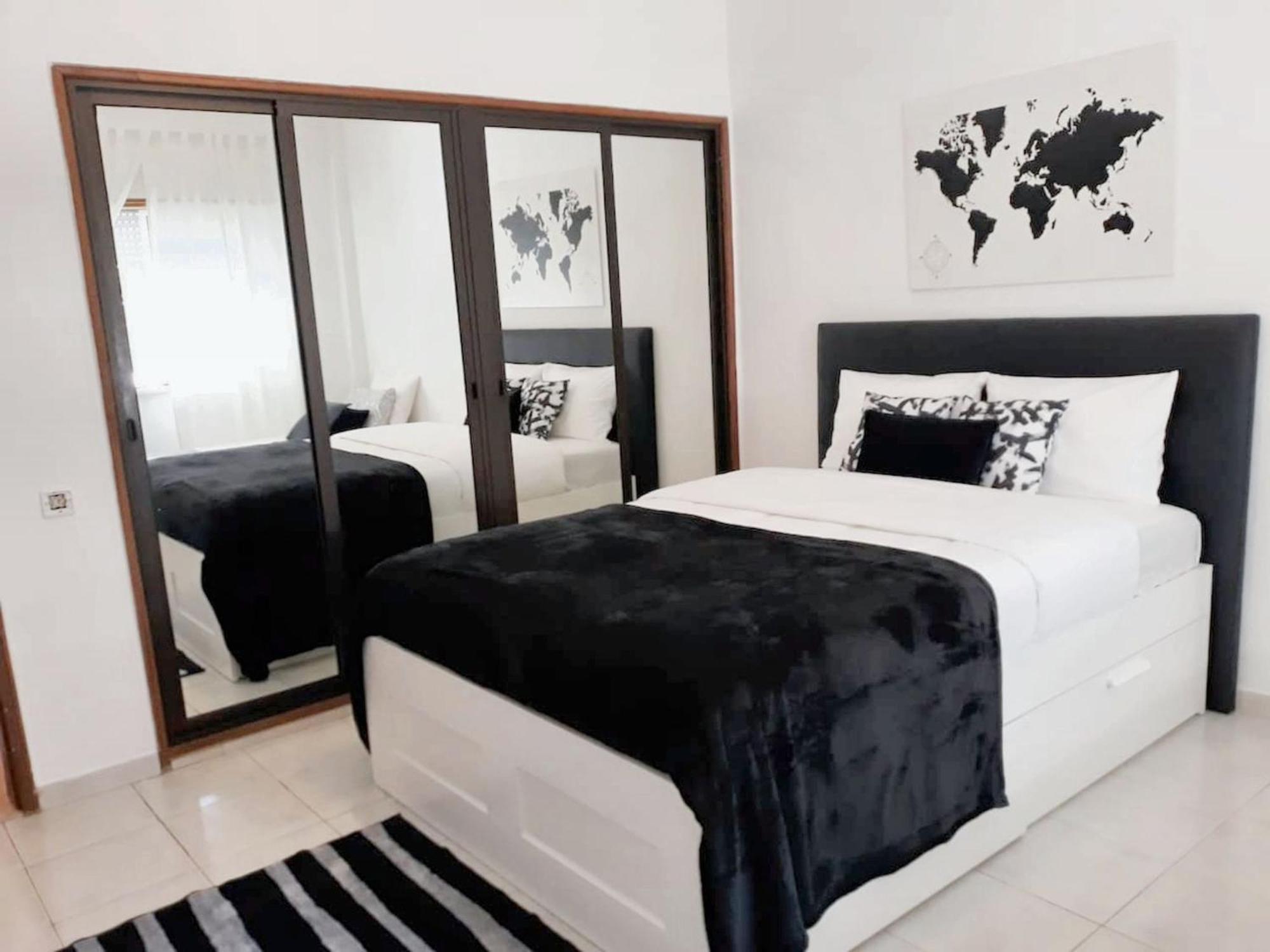 Comfortable With Balcony And Sea View In 50 M² Lejlighed